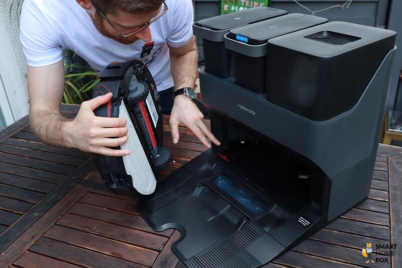 Die Ultra Station des Roborock S7 MaxV ist in der Nahaufnahme zu sehen